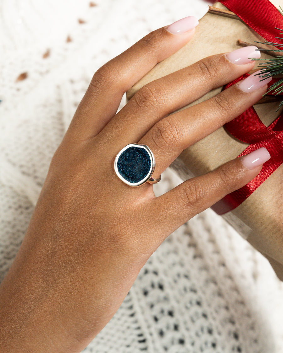 Anello Colors con smalto blu glitter grande