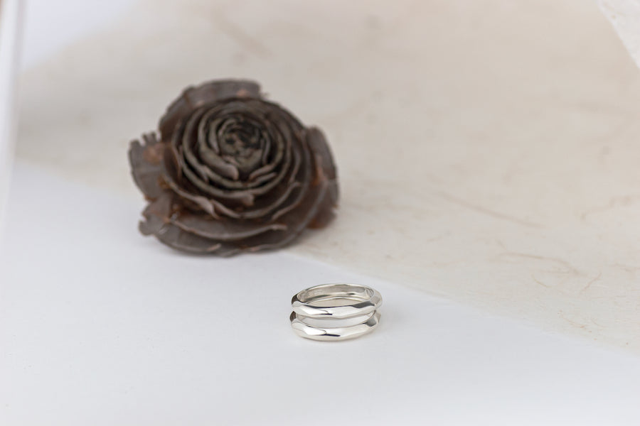 Anello sfaccettato