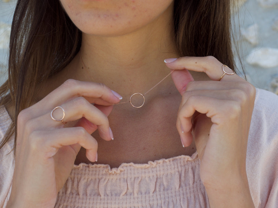 Anello a filo con cerchio