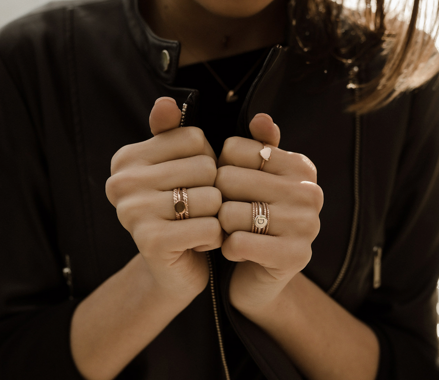 Anello con tondo personalizzabile in oro